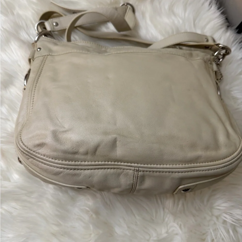 Coach # F14707Cream Leather Shoulder Bag